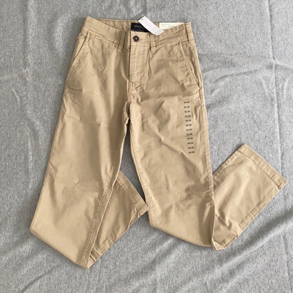 American Eagle Khaki pants. boys NWT. size: 26/30 slim straight.